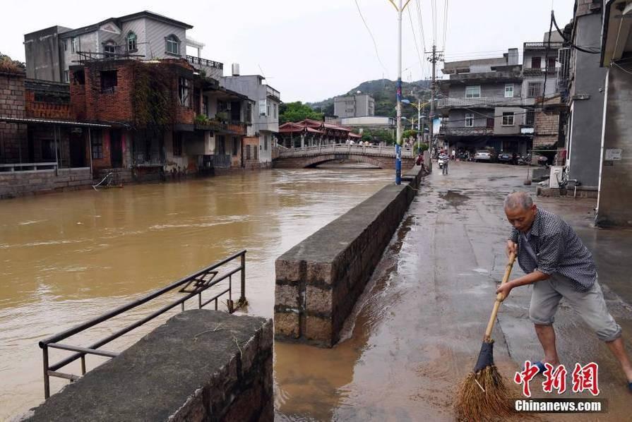 福建暴雨来袭，影响与应对挑战