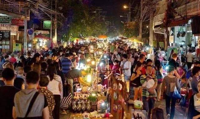 地摊夜经济，点亮城市的璀璨繁星