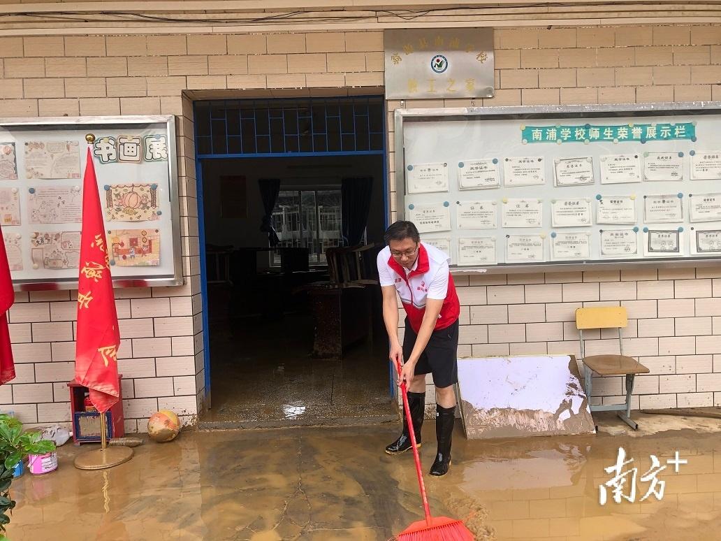 生活小妙招，轻松清洁窗台小技巧